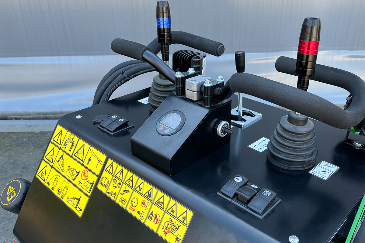 Skid Steer SK650 - 900kg - Briggs & Stratton - Band - Bensin