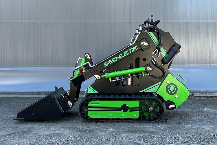 Skid Steer SK650 - 900kg - KYB - Elektrisk - Nykyrka Maskiner