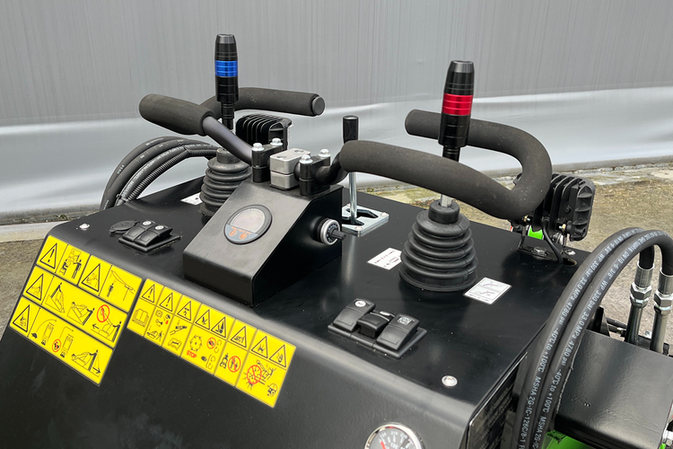 Skid Steer SK650W - 900kg - KYB - Elektrisk - Nykyrka Maskiner
