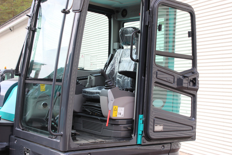 DEMOMASKIN - 11H - SUNWARD SWE90UF GRÄVMASKIN - 8750kg - Yanmar - Nykyrka Maskiner