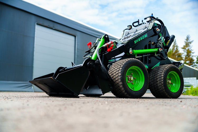 Skid Steer SK650W - 900kg - Briggs & Stratton - Bensin - Nykyrka Maskiner