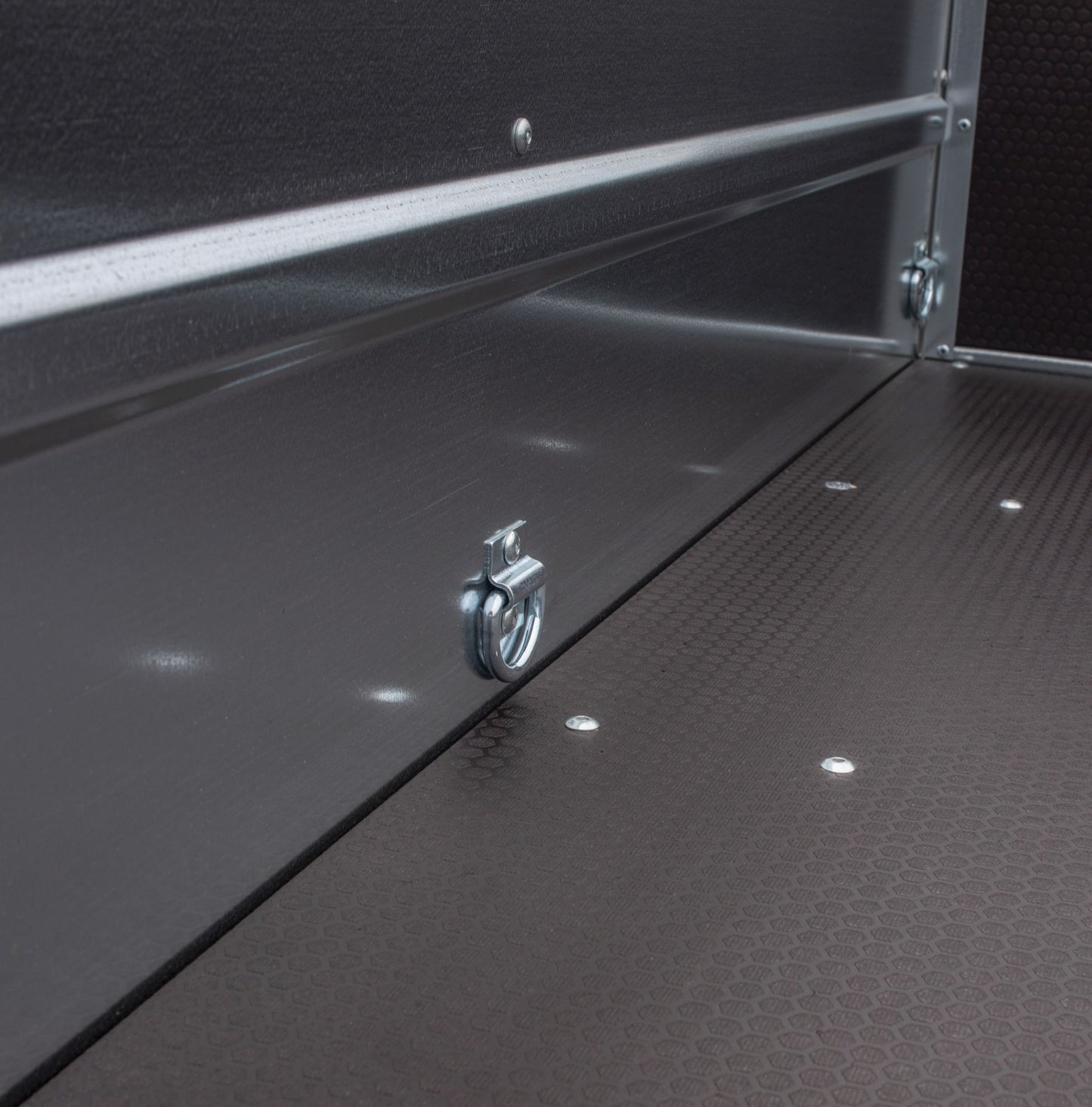 TIKI CS300-LH - Obromsad släpvagn - Totalvikt 750kg - Med galler