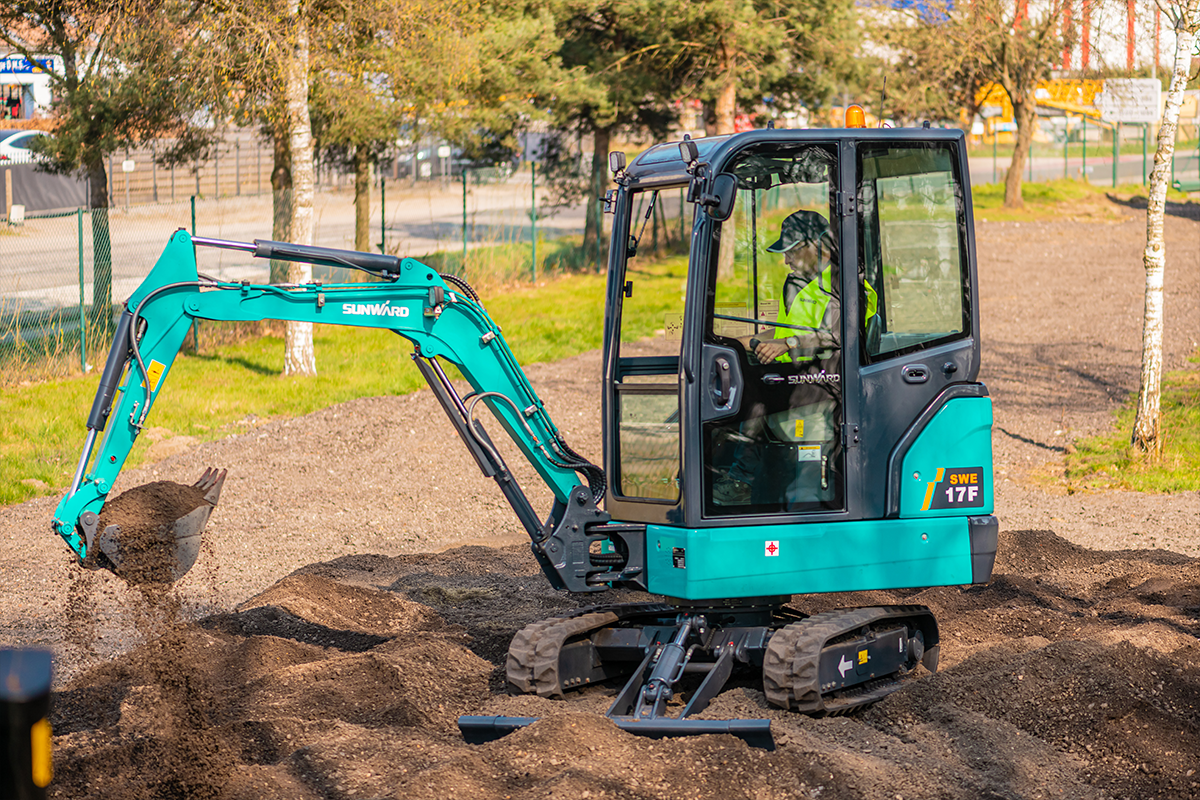 SUNWARD SWE17F - 1 850 kg - Yanmar - Steg5