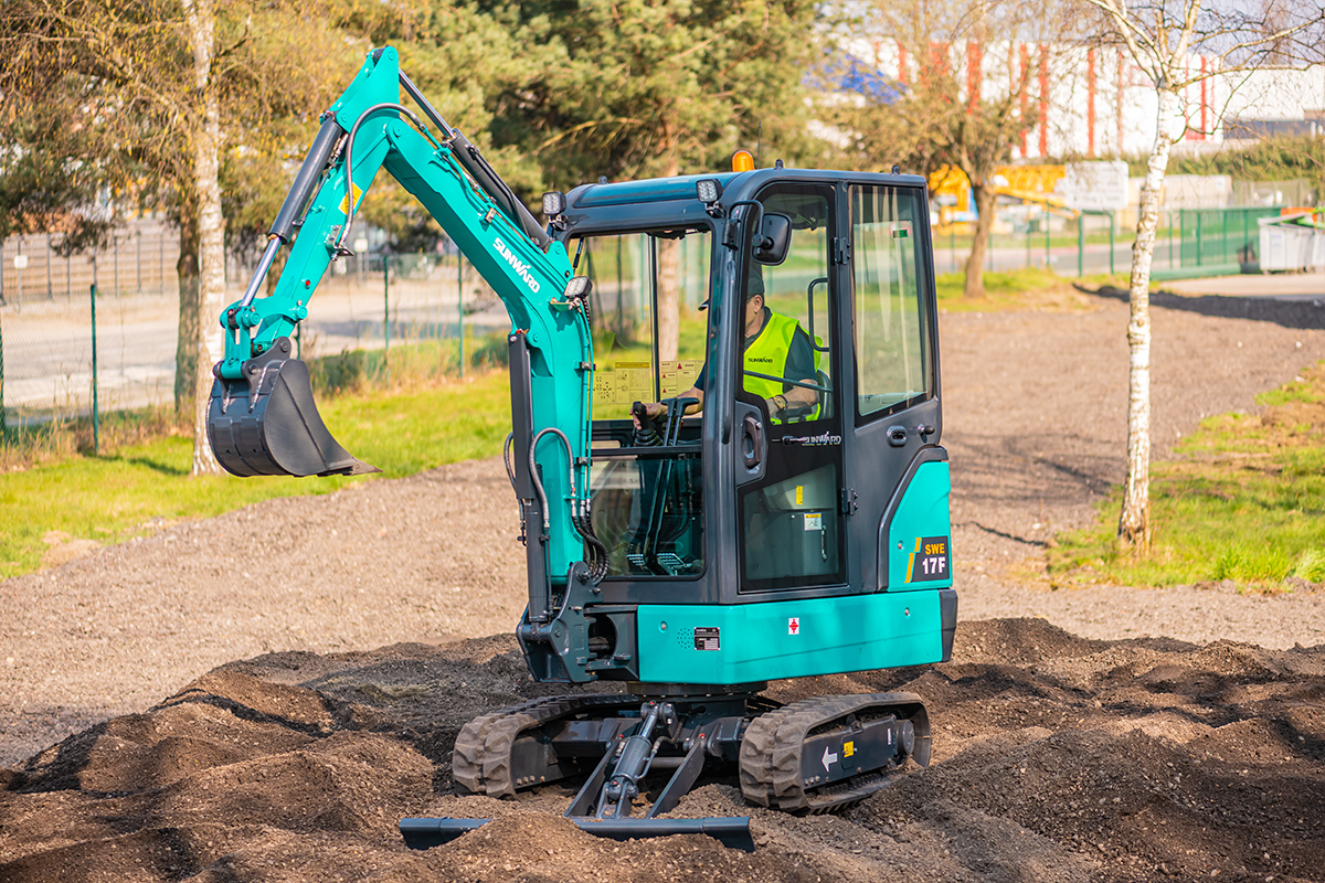 SUNWARD SWE17F - 1 850 kg - Yanmar - Steg5