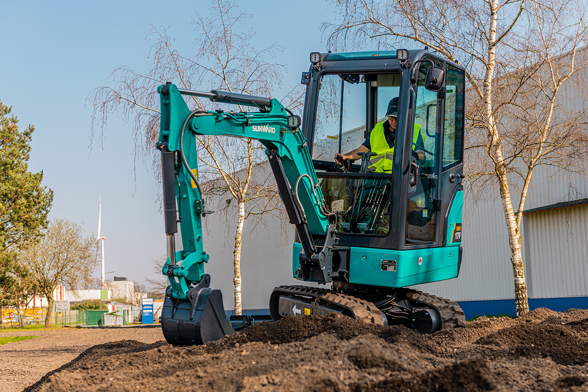 SUNWARD SWE17F - 1 850 kg - Yanmar - Steg5