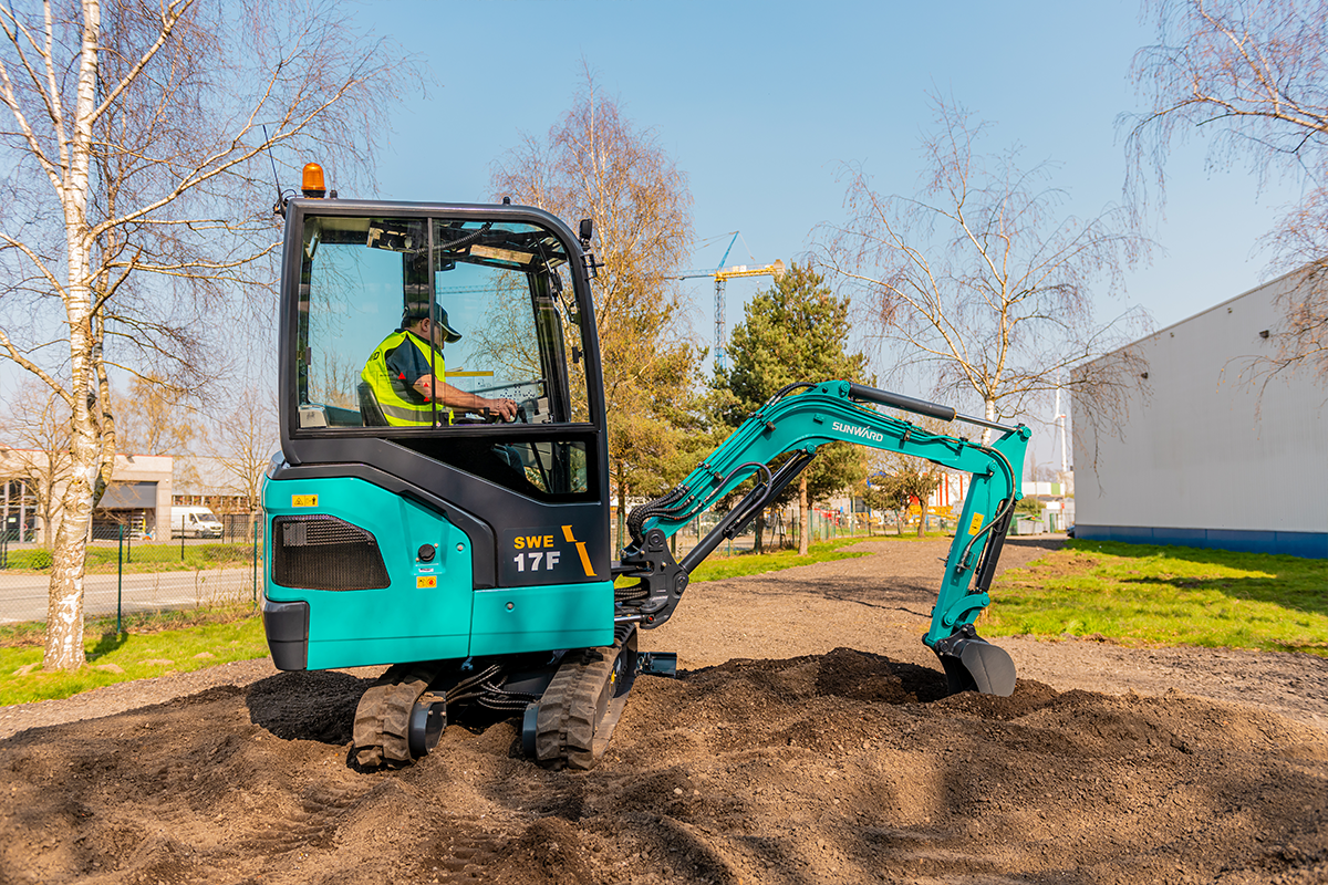 SUNWARD SWE17F - 1 850 kg - Yanmar - Steg5